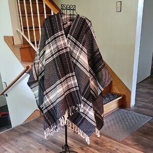 👚Talbots Black and White Wool Poncho